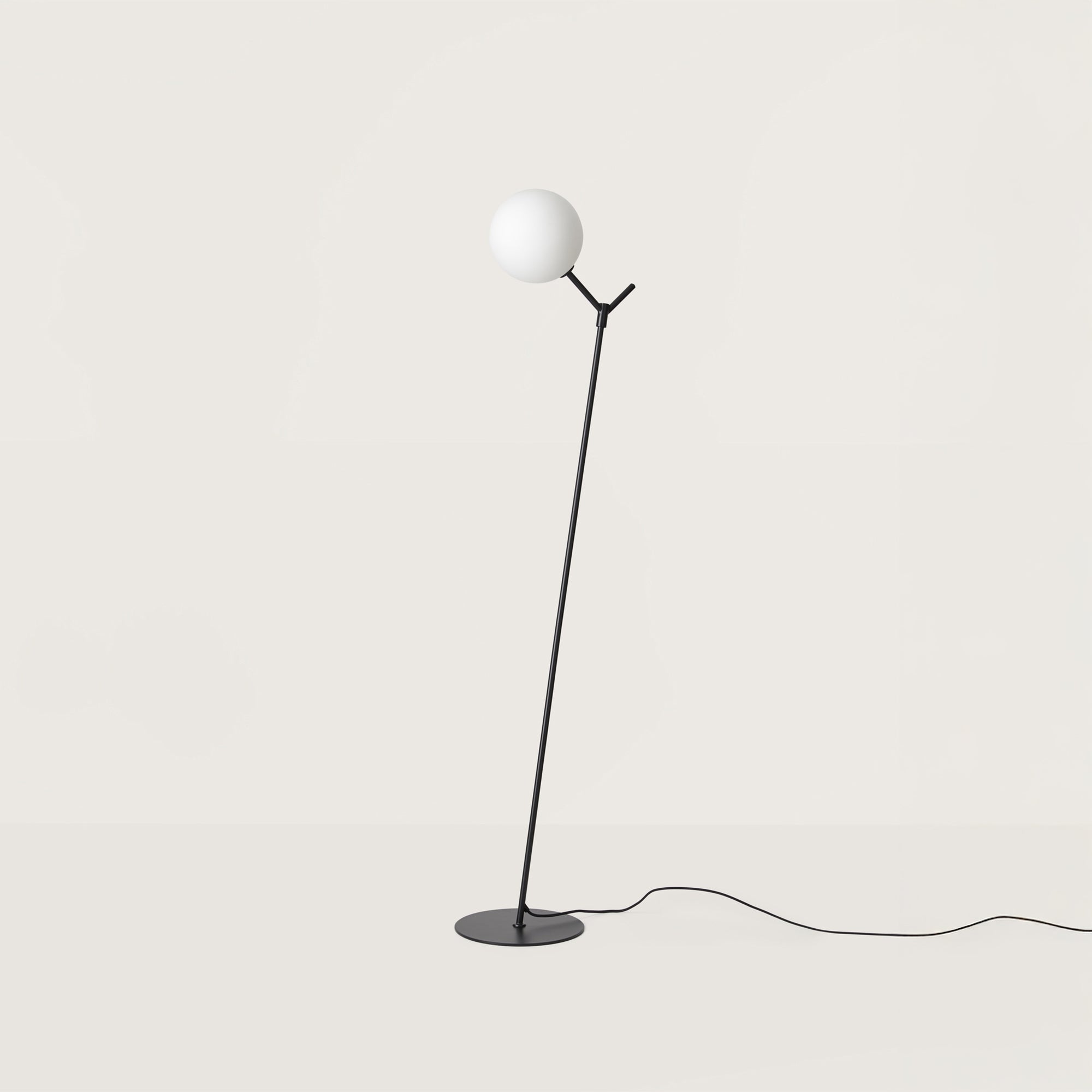 Lampa podłogowa Aromas Atom G9