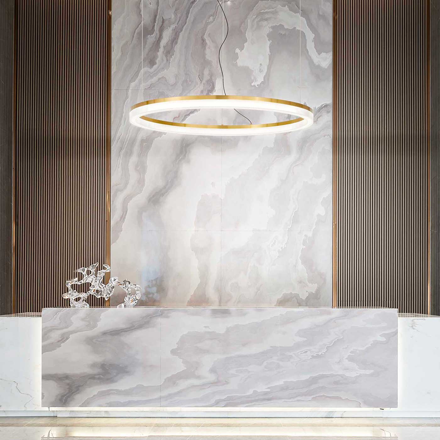 Okrągła lampa wisząca LED Ideal Lux Crown w kolorze złotym