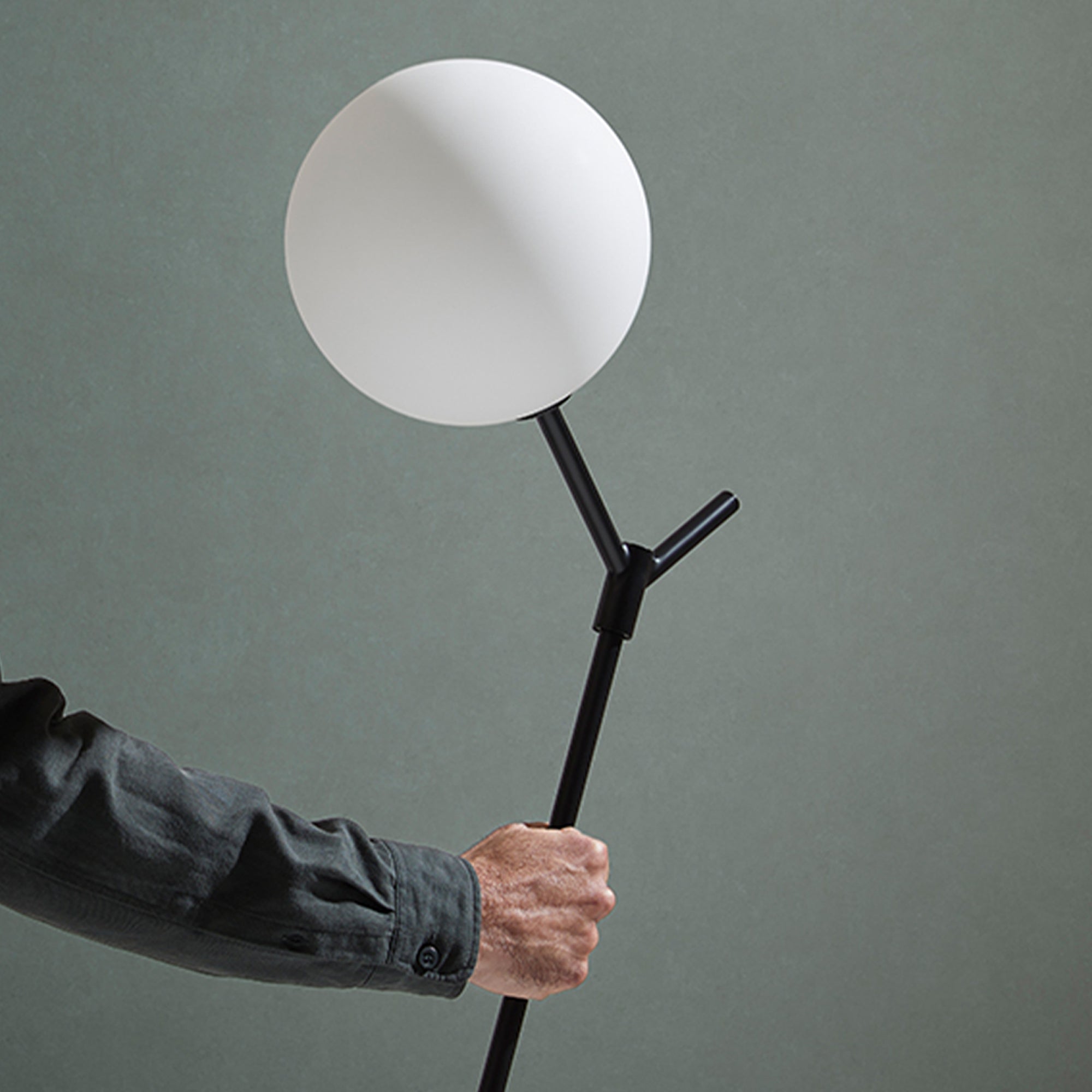 Lampa podłogowa Aromas Atom G9